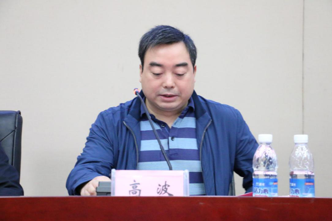 高波首先代表省教育厅,向参加本次大赛的各位指导老师,同学们表示了